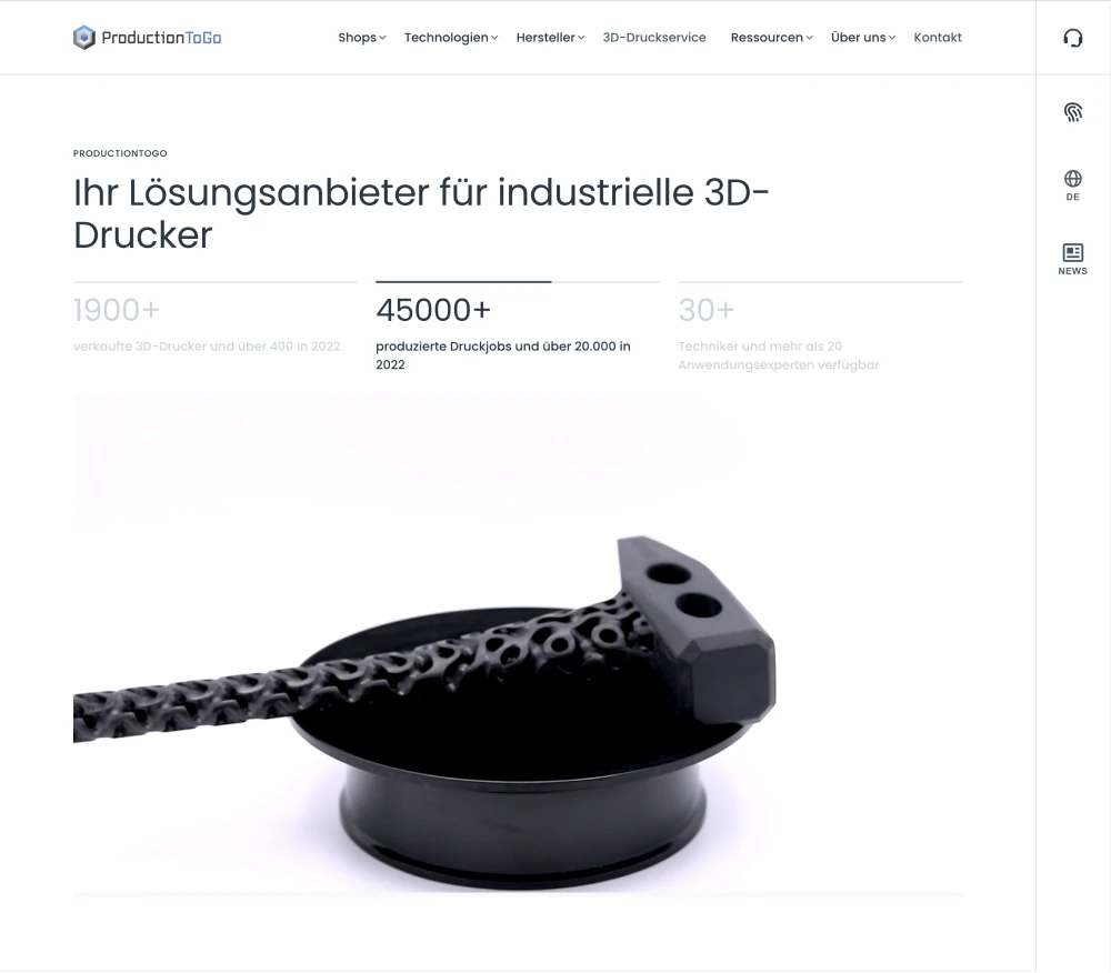 Startseite von ProductionToGo für industrielle 3D-Drucker mit Kennzahlen und einem gedruckten Metallbauteil