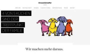 Startseite von Dross&Schaffer Küchen mit dem Claim „4 von 5 Küchen sind der Treffpunkt der Familie“ und vier farbigen Dackel-Illustrationen